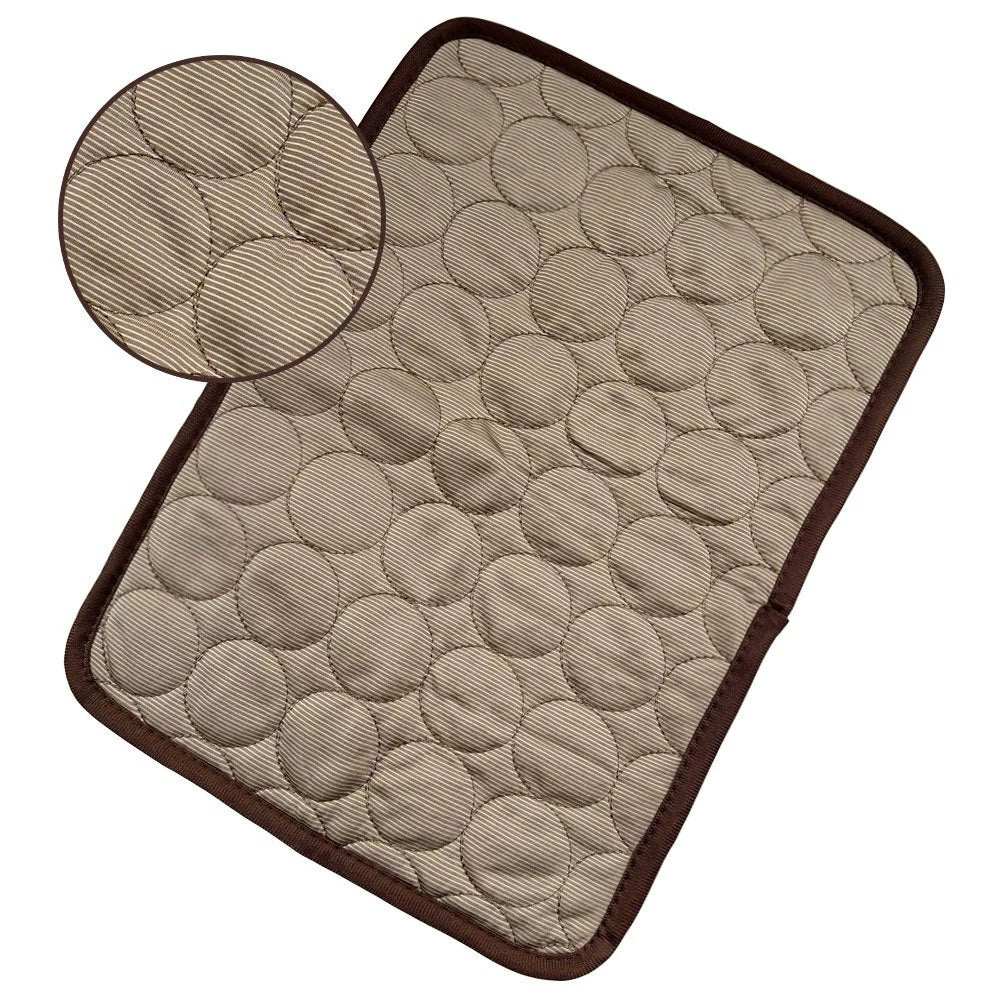 Tapis Rafraîchissant pour Chien – En Soie Glacée, Respirant & Sans Eau